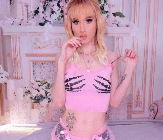 Blonde TS sex cams